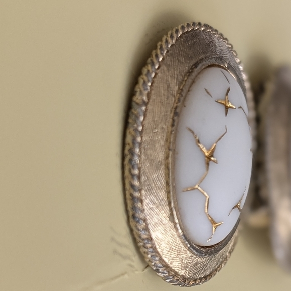 Vintage Dante White & Gold Cufflink Set. White Marbled Oval Stone Cufflinks - Picture 2 of 9